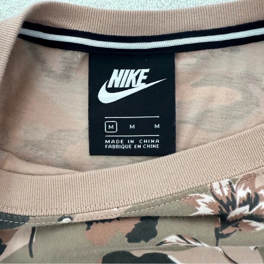 Nike Camo Force is Female Floral Long Sleeve Top Size M 100%‎ Cotton